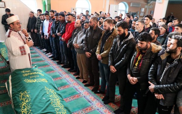 a İzmir'de hamile anne ve 5 yaşındaki oğlu ölü bulundu