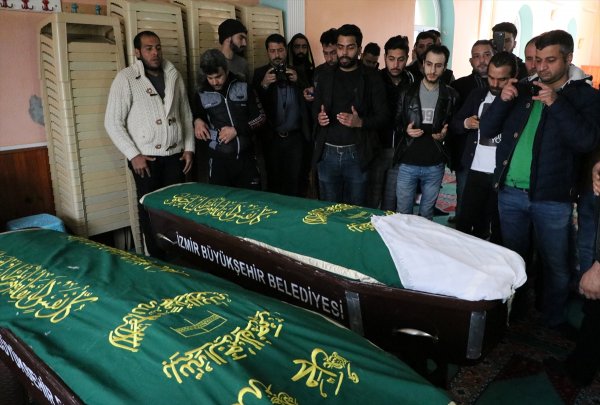 a İzmir'de hamile anne ve 5 yaşındaki oğlu ölü bulundu