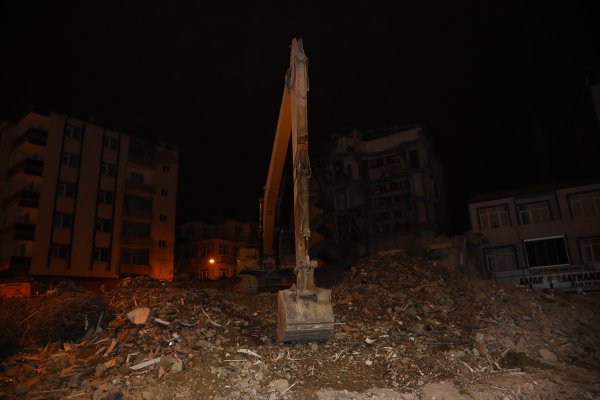 a Süleyman Soylu: Elazığ'da 2002'den önceki binalar sorunlu