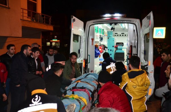 i Irmağa atlayan kızının peşinden gitti