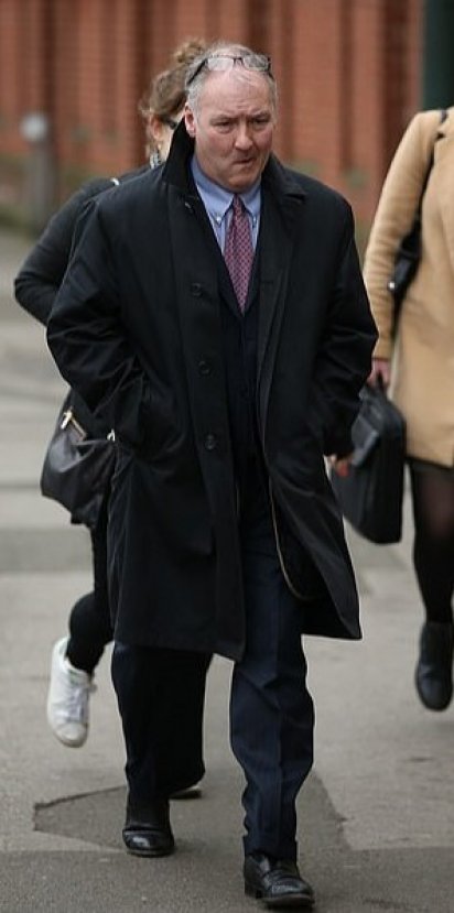 Para için 11 bin hastayı ameliyat etti