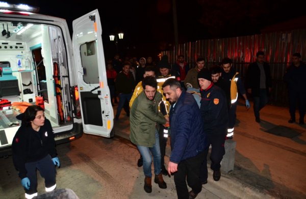 i Irmağa atlayan kızının peşinden gitti