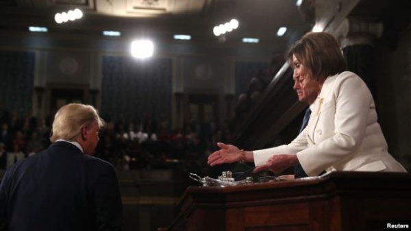 Temsilciler Meclisi Başkanı, Trump’ın konuşmasını yırttı