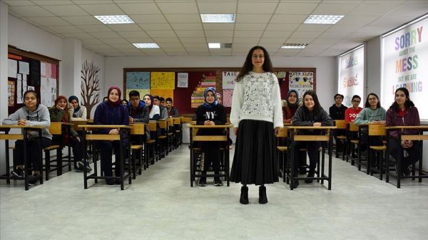 a Buket Öğretmen'in protez bacakla ilk adım heyecanı