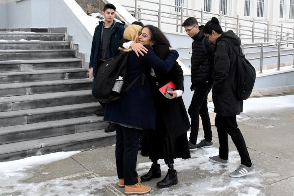 a Buket Öğretmen'in protez bacakla ilk adım heyecanı
