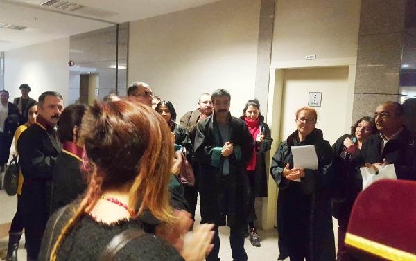 d Avukatların adliyelerde 'çay' eylemi sürüyor