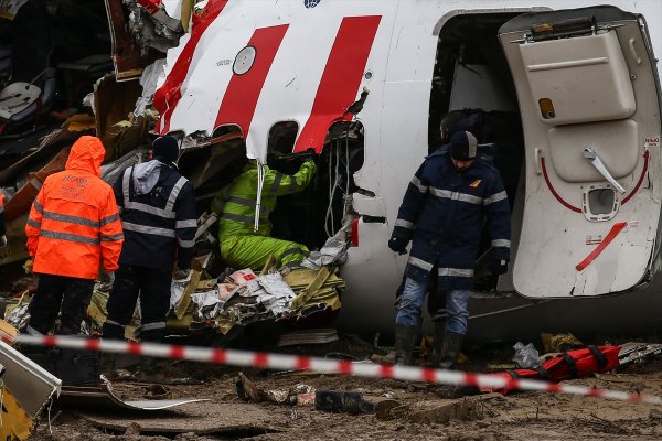 a Pistten çıkan uçağın enkazı parçalanarak kaldırılacak