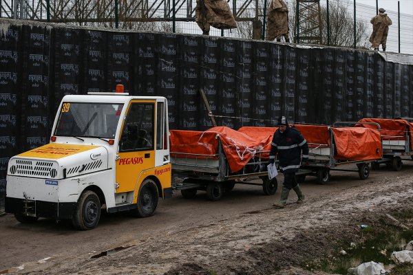 a Pistten çıkan uçağın enkazı parçalanarak kaldırılacak