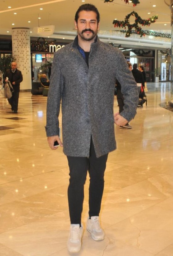 Burak Özçivit: Karan para ile anılmasın