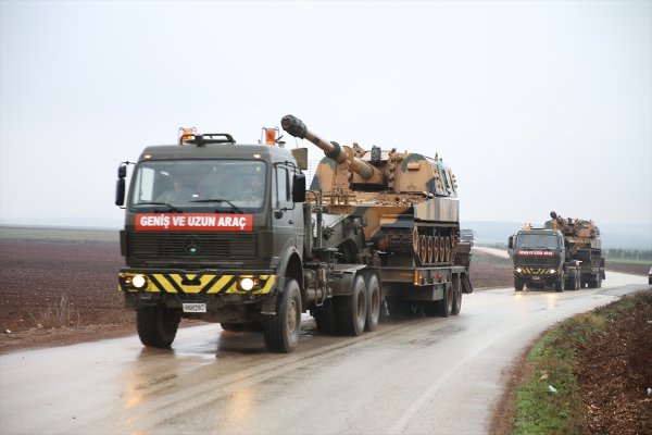 a Suriye sınırına askeri sevkiyat hız kazandı