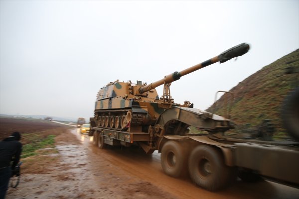 a Suriye sınırına askeri sevkiyat hız kazandı