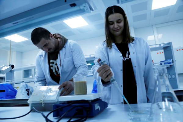 a Türk bilim insanları gıda sektörü için yerli enzim üretti