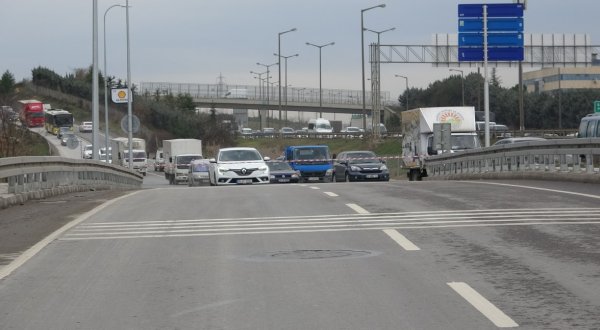 i Tünelde duvara çarpan tır sürücünün burnu bile kanamadı