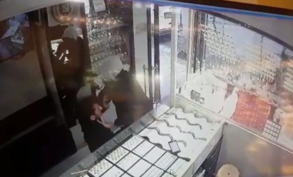 Bahçelievler'de kuyumcunun bıçaklanma anı kamerada