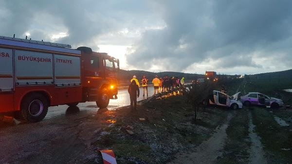 d Manisa'da zincirleme trafik kazası: 2 yaralı