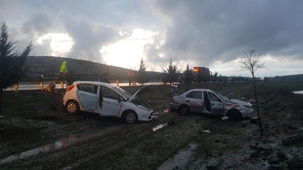 d Manisa'da zincirleme trafik kazası: 2 yaralı