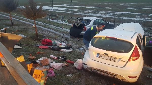 d Manisa'da zincirleme trafik kazası: 2 yaralı