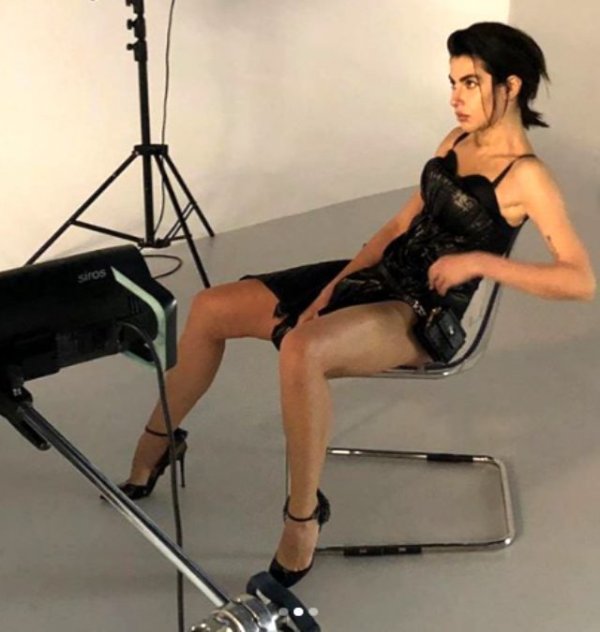 Nesrin Cavadzade, elbisesiyle göz kamaştırdı