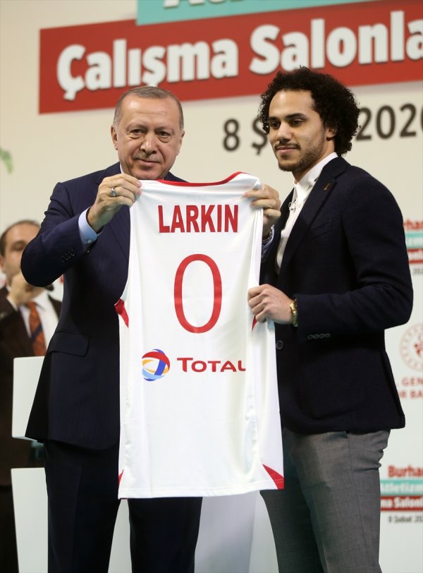 Erdoğan ile Shane Larkin arasında neşeli sohbet