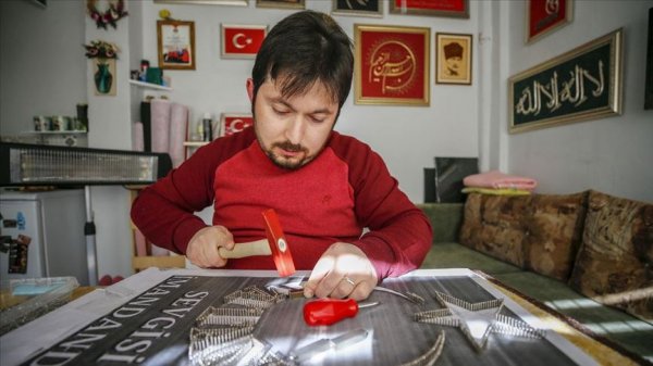 Filografi öğrenen gazi, engellilere de yardım ediyor