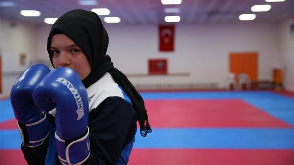 Hastalığı için başladığı kick boksta şampiyon oldu