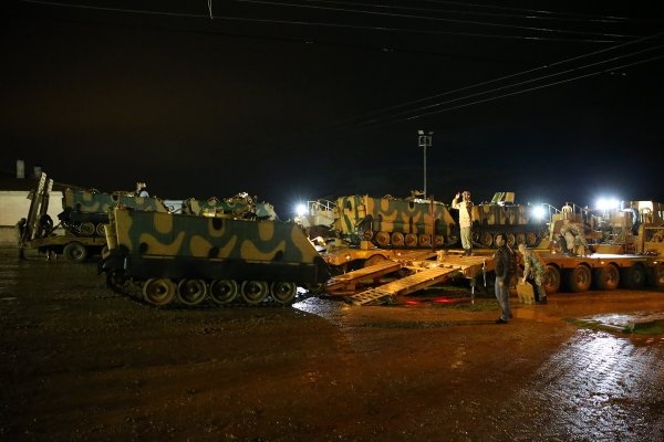 a TSK’ya ait 300 askeri araç, İdlib’e girdi