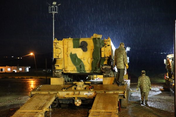 a TSK’ya ait 300 askeri araç, İdlib’e girdi