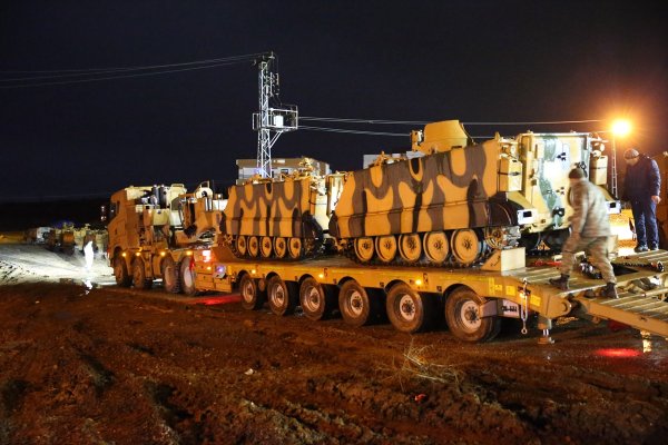 a TSK’ya ait 300 askeri araç, İdlib’e girdi