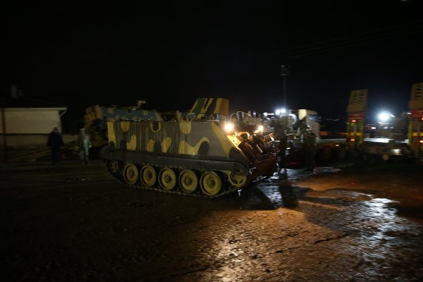 a TSK’ya ait 300 askeri araç, İdlib’e girdi