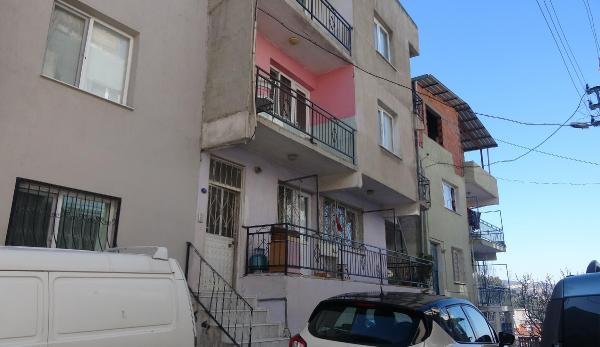 Evi yakmasına engel olan babasını öldürdü