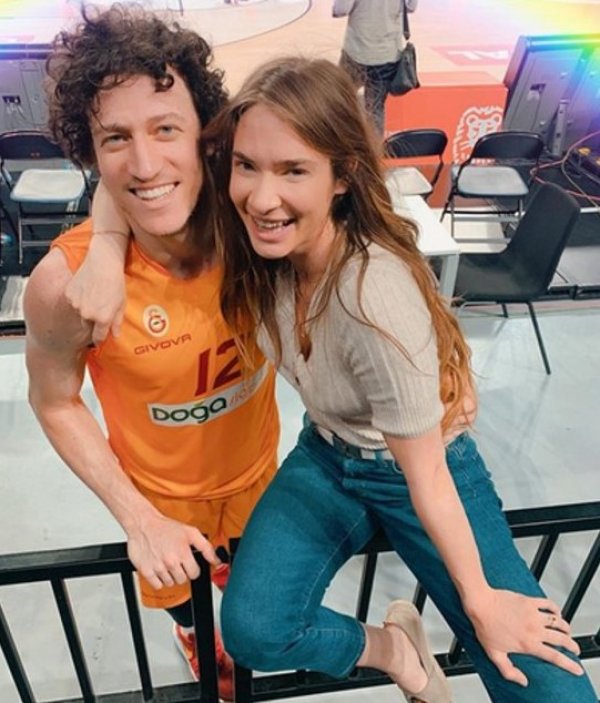 Müge Boz'dan eşine destek