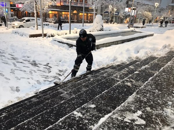a Kar nedeniyle eğitime ara verilen iller