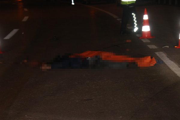 i Sakarya'da yayaya önce otomobil sonra kamyon çarptı