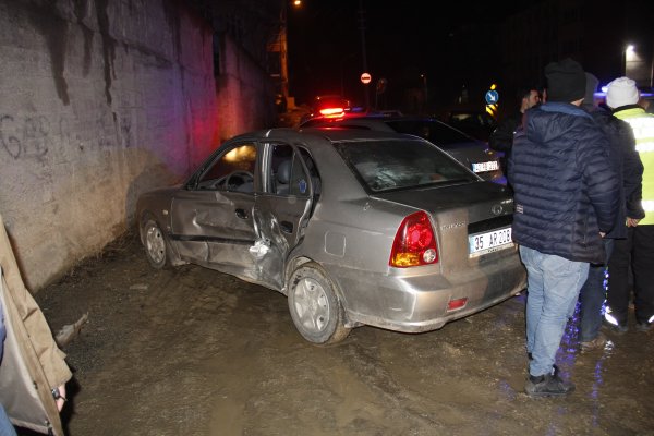 i Kütahya'da trafik kazası: 3 yaralı