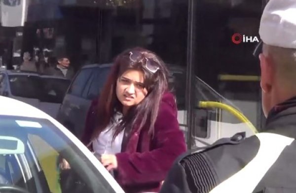 Balıkesir'de ceza yazan polisi tehdit eden sürücü