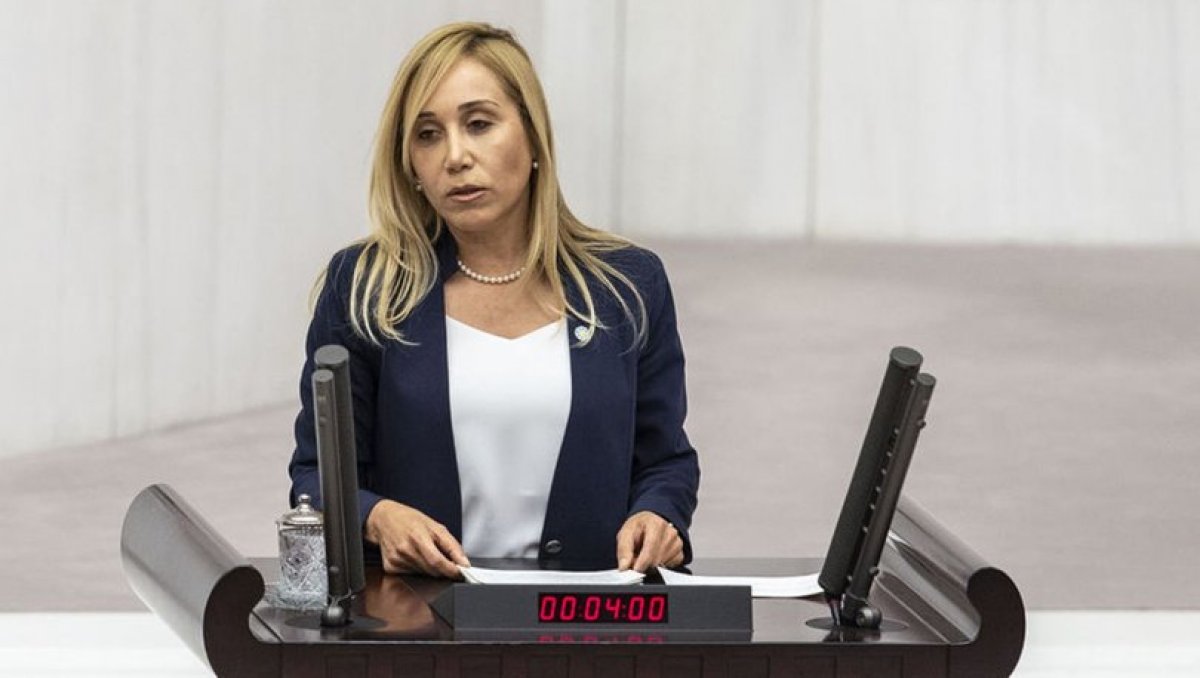 Tuba Vural Çokal partisini eleştirerek istifasını verdi