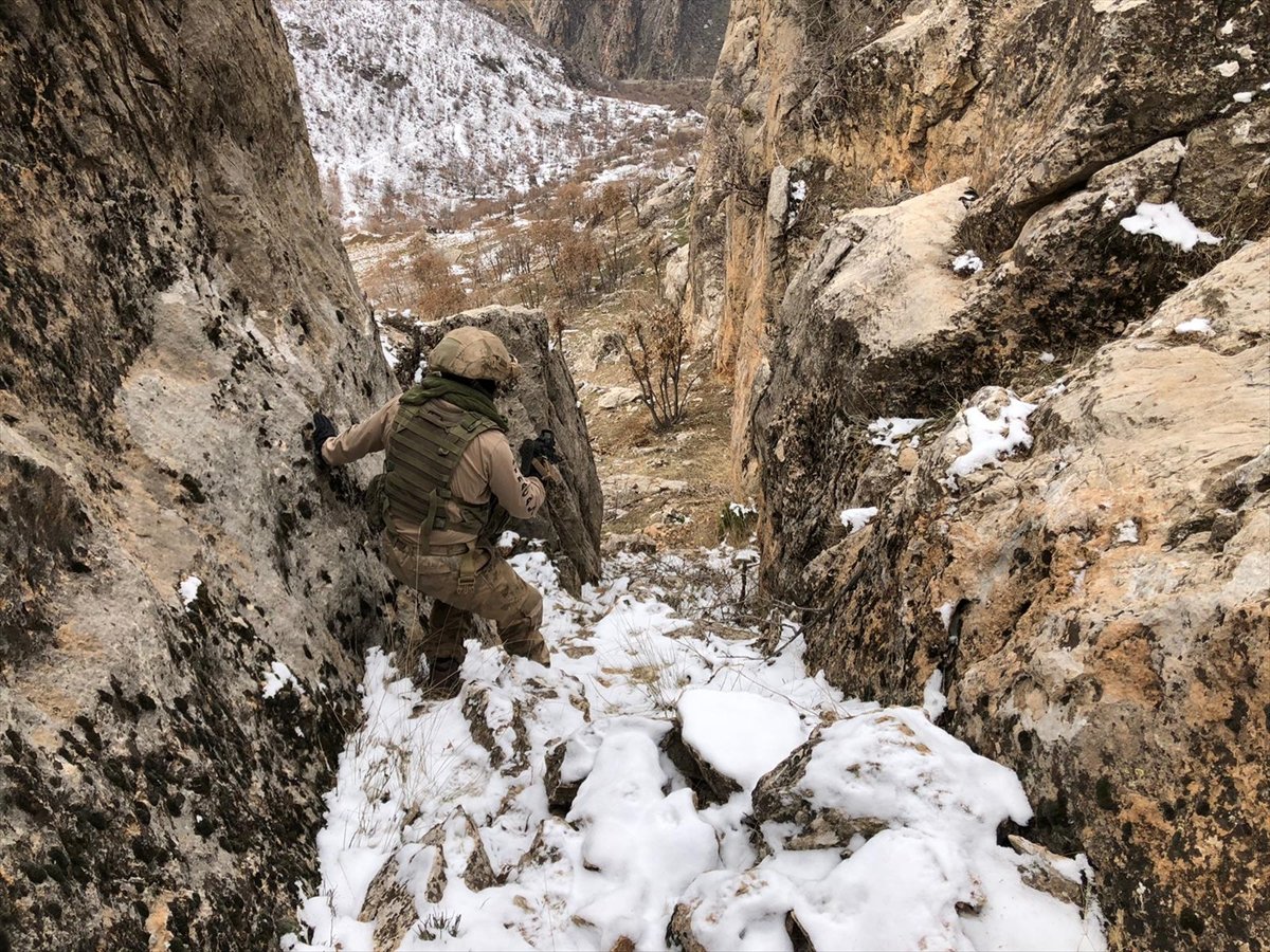 'Kapan-6 Zori''de 10 sığınak imha edildi