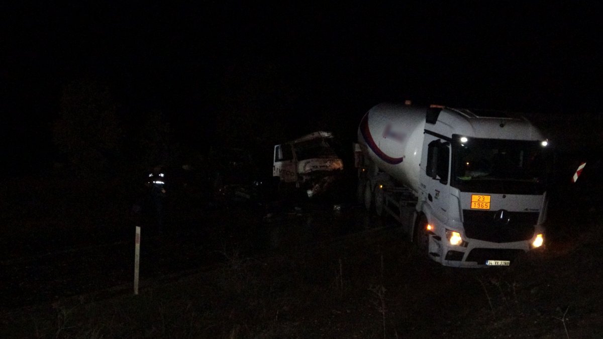 Uşak'ta çekici ile tanker çarpıştı: 1 ölü, 1 yaralı