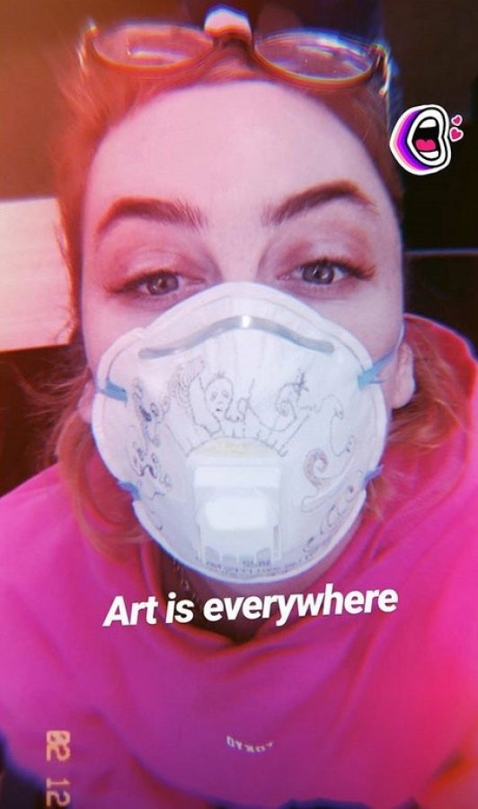 Demet Evgar, maskesiz gezmiyor