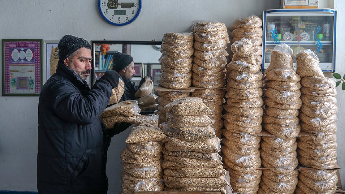 30 yıldır binlerce kuşa evladı gibi bakıyor