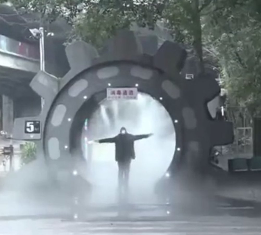 Çin'de kurulan dezenfekte istasyonu