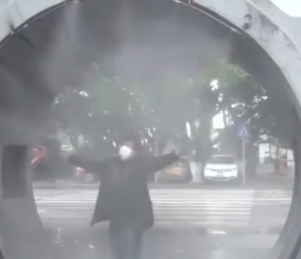 Çin'de kurulan dezenfekte istasyonu