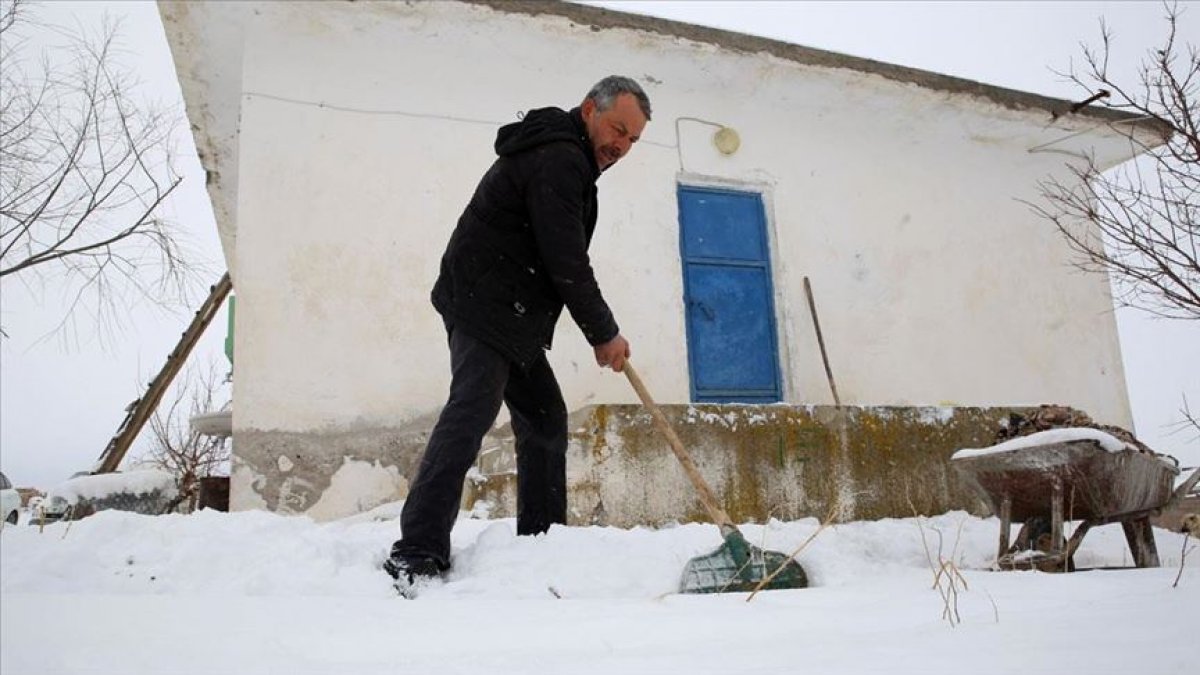 Asırlık köyün tek sakini hatıralarıyla yaşıyor