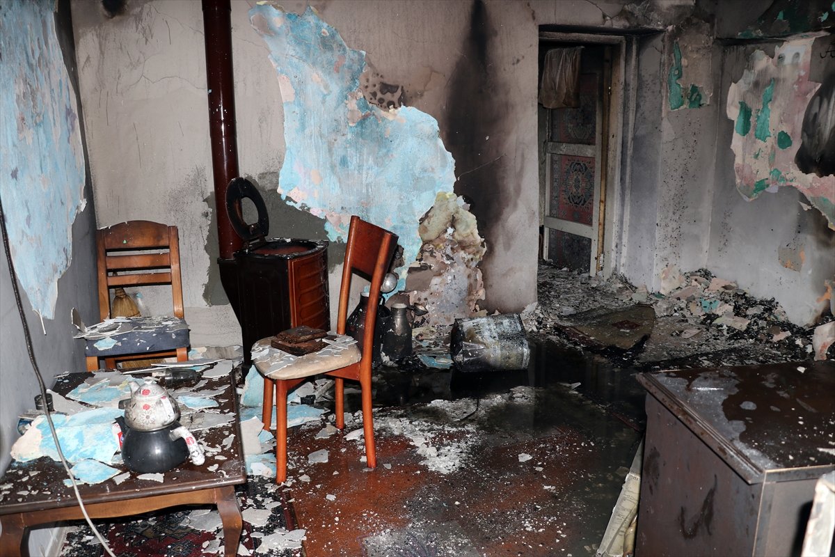 a İzmir'de tinerle soba yakan iki kişi yaralandı