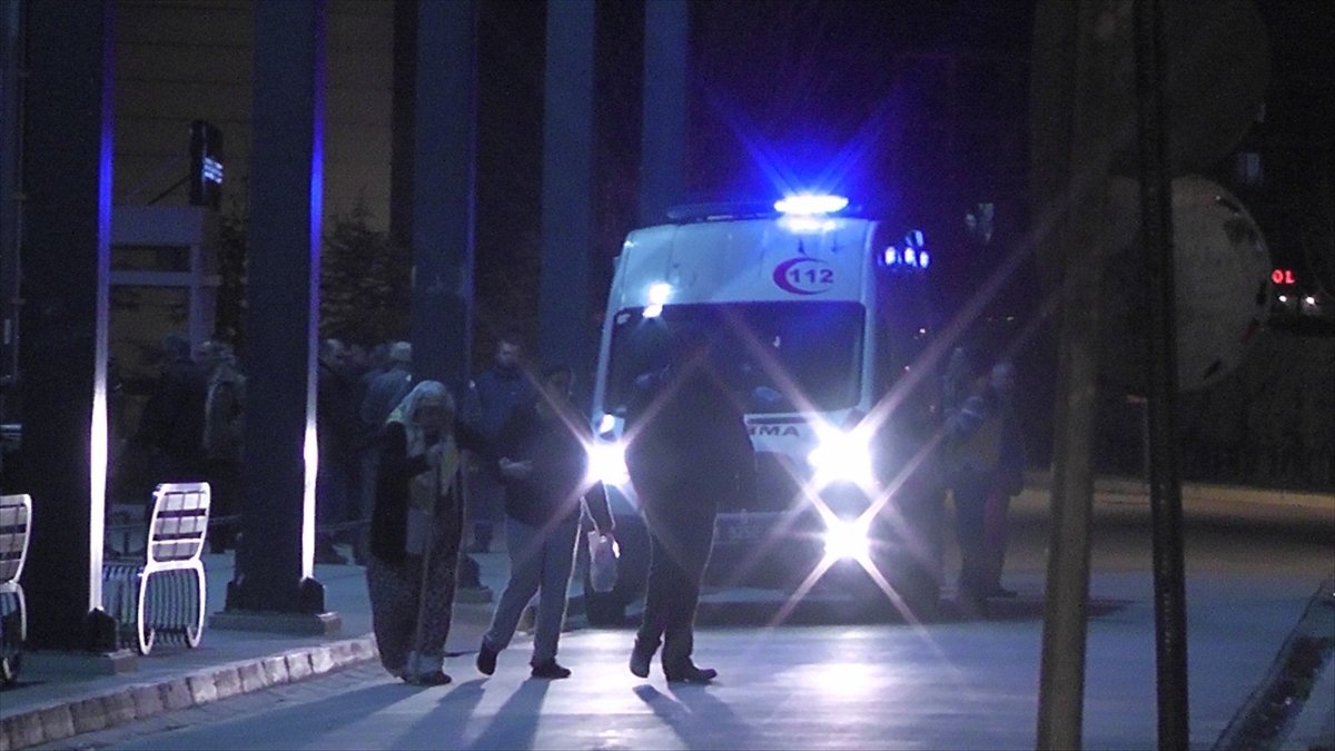 a İzmir'de kahvehanede silahlı saldırı: 2 yaralı