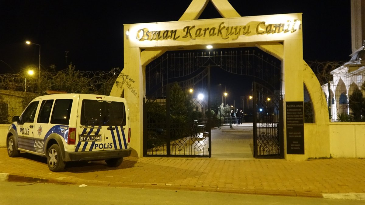 Antalya’da bir kişi cami tuvaletinde ölü bulundu