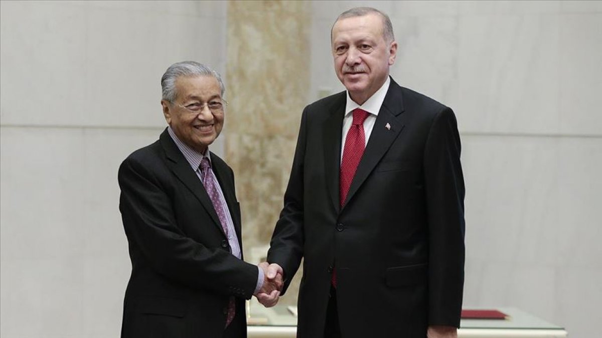 Malezya Başbakanı Mahathir görevi bırakıyor