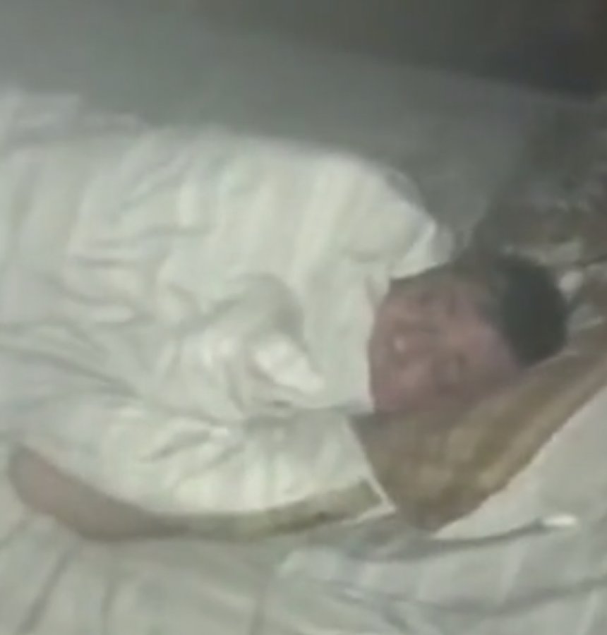 Mutfağı yanarken uyumaya devam eden adam