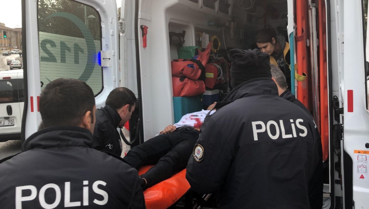 İstanbul'da öğrencilerin okul çıkışı kavgasında kan aktı