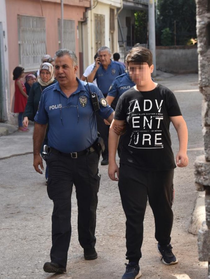 d Ölümle tehdit eden babasını öldüren çocuğa tahliye